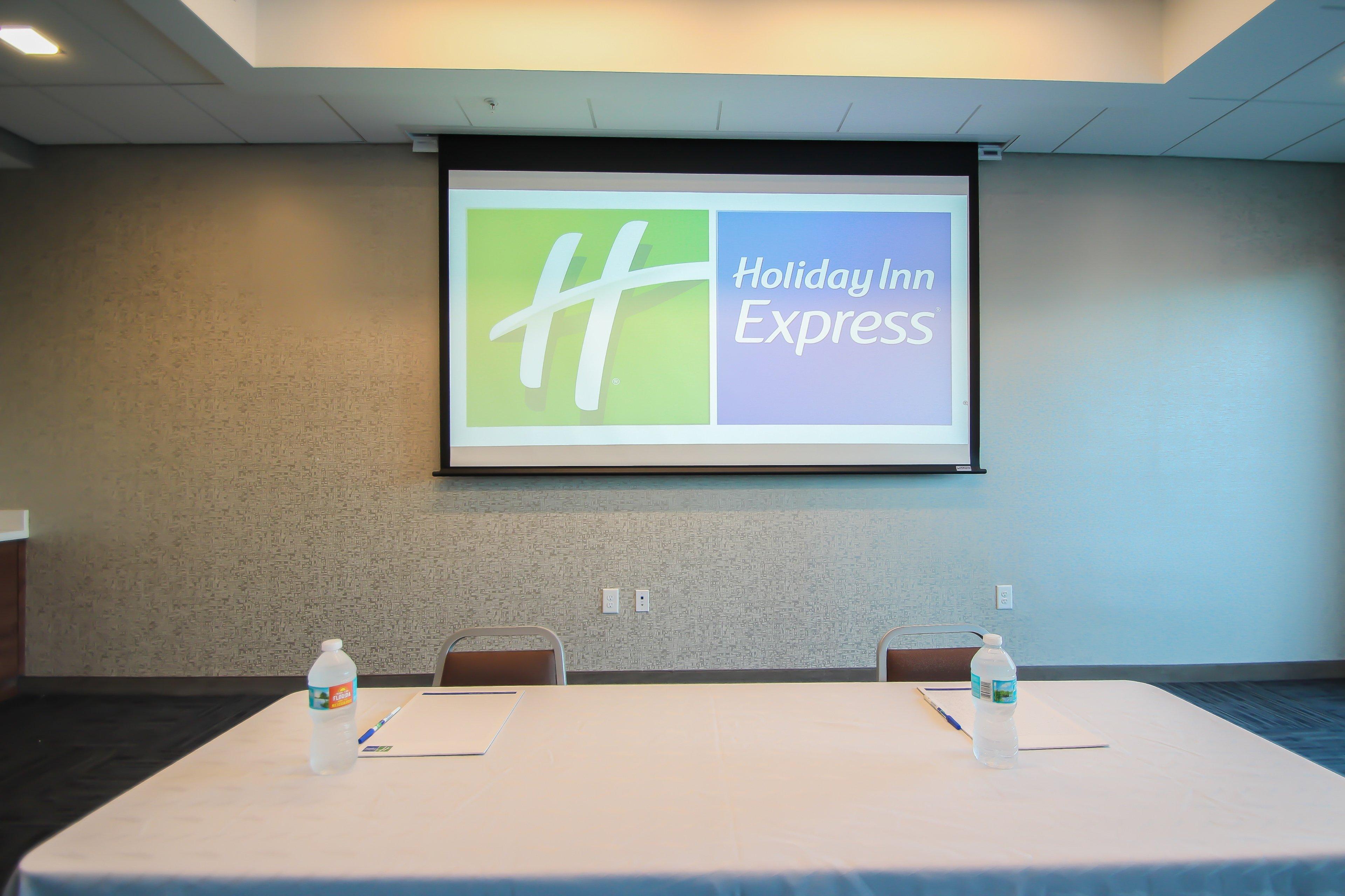 Express & Miami Airport East By Ihg Hotel 3*