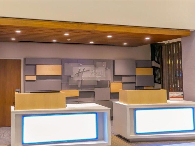 Express & Airport East By Ihg Hotel Miami Springs