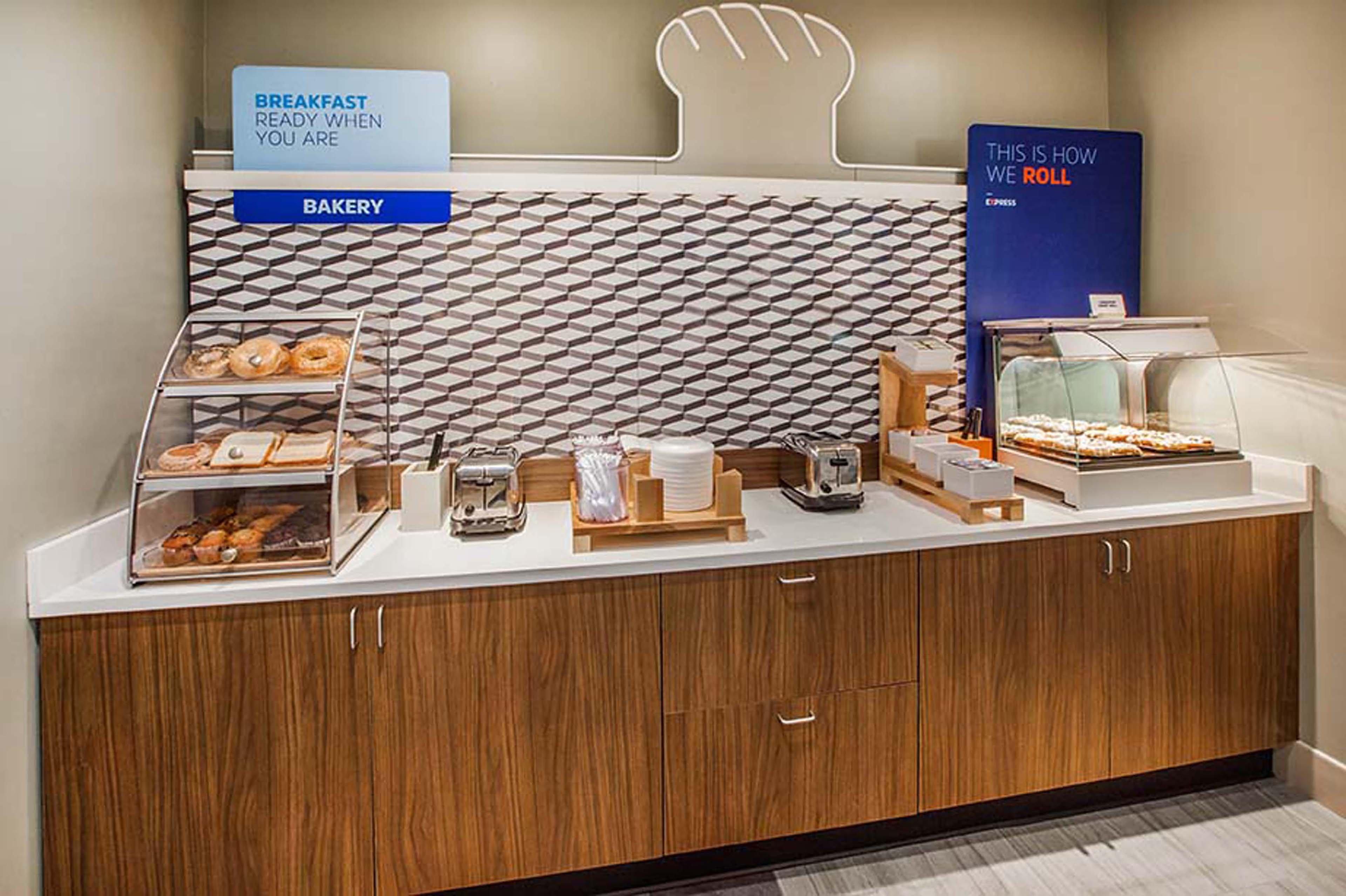 Hotel Express & Airport East By Ihg Miami Springs