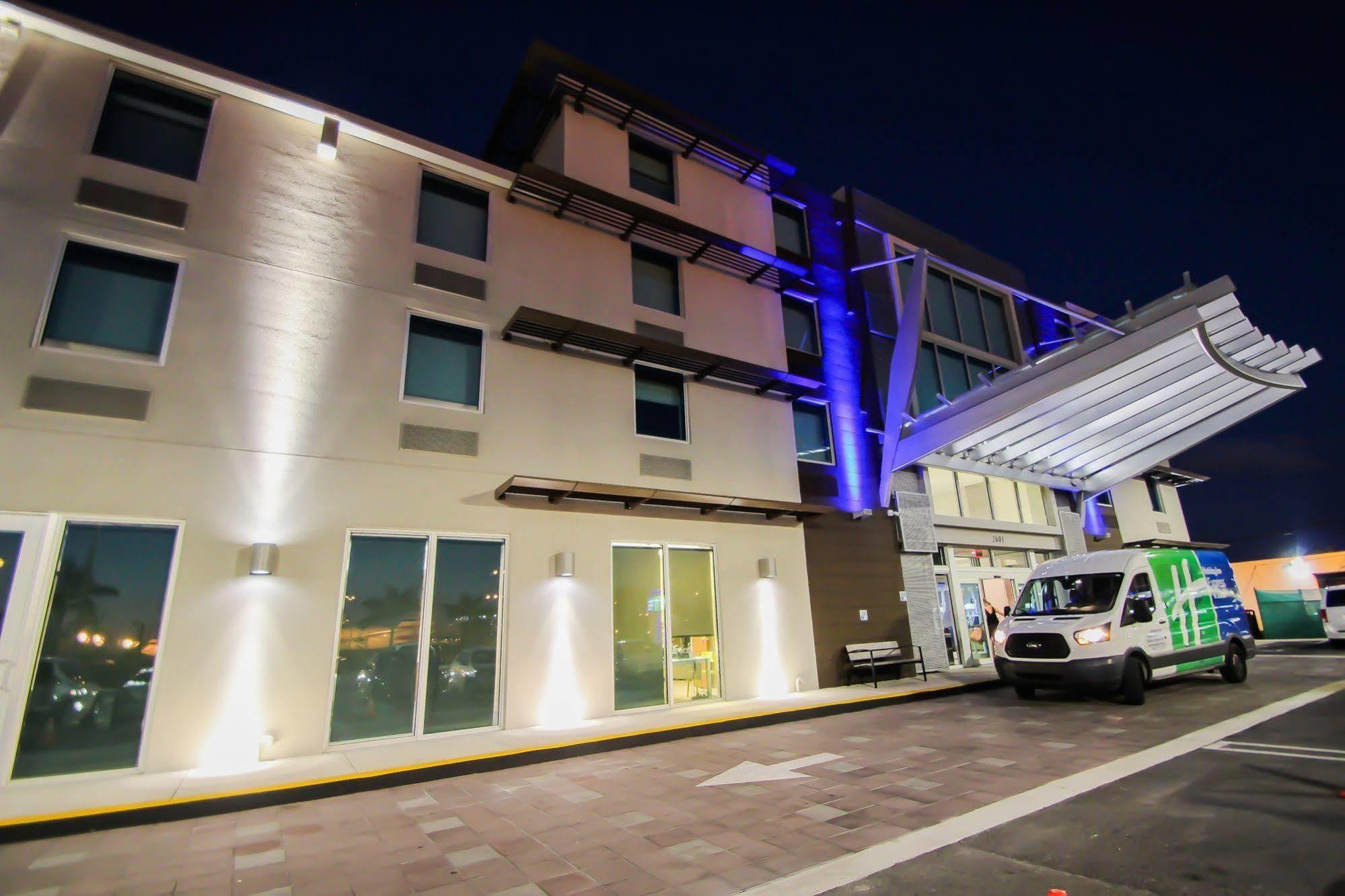 Express & Airport East By Ihg Hotel Miami Springs