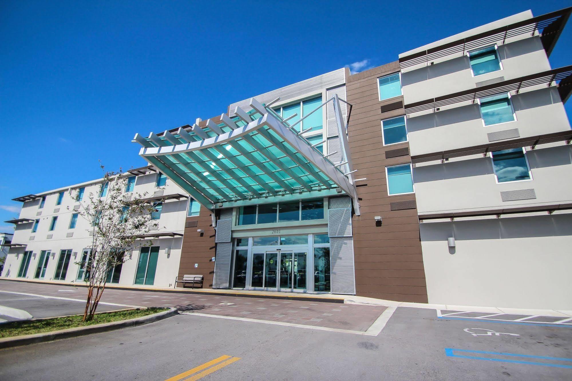 Hotel Express & Airport East By Ihg Miami Springs